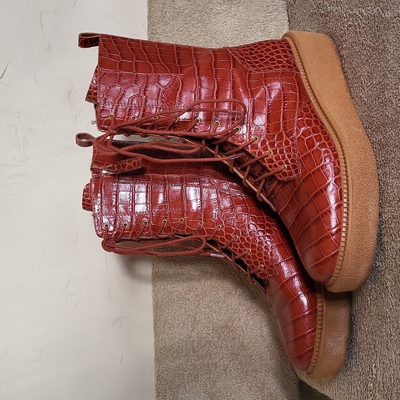 Vince Camuto Rust Combat Boots EUC WO's 8.5 - Picture 2 of 8